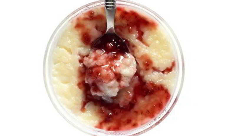 Рецепт ризотто с кокосовым молоко, печеными сливами и красной смородиной