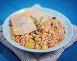 Розмариновое ризотто с испанским чоризо и курицей