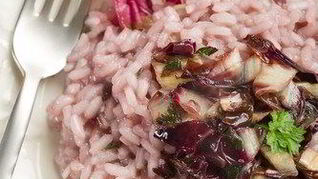 Розовое ризотто с радиккьо и красным вином