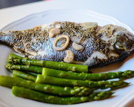 Дорада в духовке в фольге