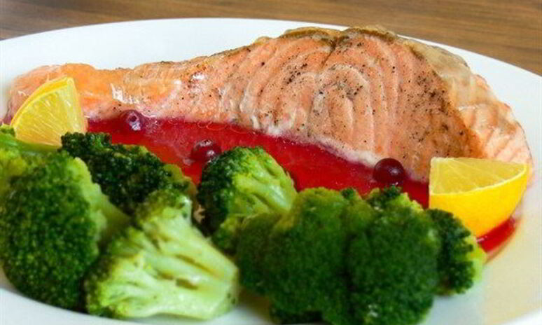 Рецепт форель на пару с клюквенным соусом