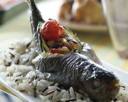 Форель, запеченная с овощами