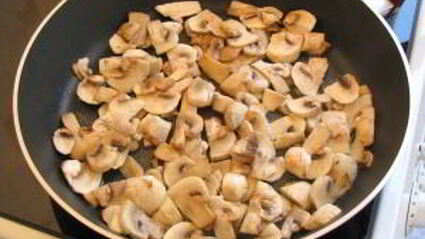 горбуша, жаренная с грибами