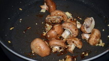 гребешки с грибами и шпинатом