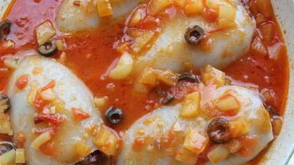 кальмар, фаршированный красным рисом