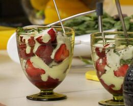 Клубника и маскарпоне с базиликом