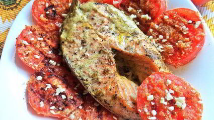 лосось в сливках и помидоры-гриль