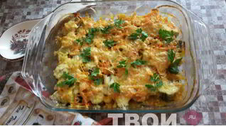 Минтай в духовке с луком и морковью под сырной корочкой