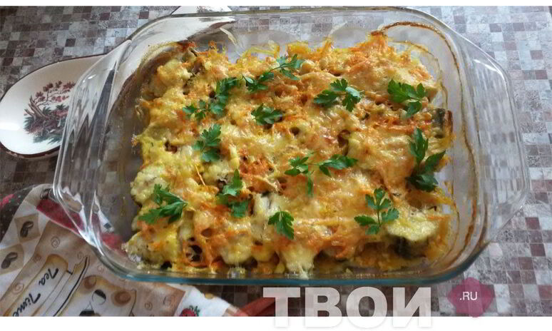 Рецепт минтай в духовке с луком и морковью под сырной корочкой