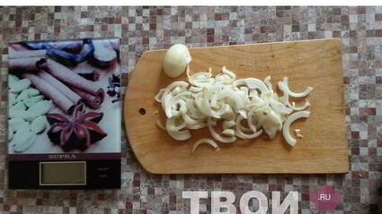 минтай в духовке с луком и морковью под сырной корочкой