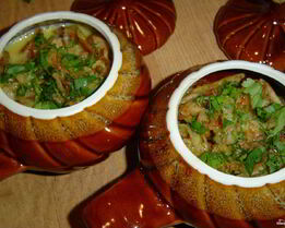 Рыба с овощами в горшочке