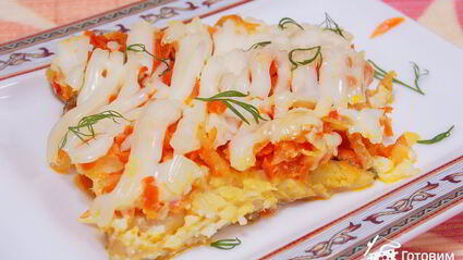 рыба, запеченная с луком и морковью под сырно-майонезной корочкой