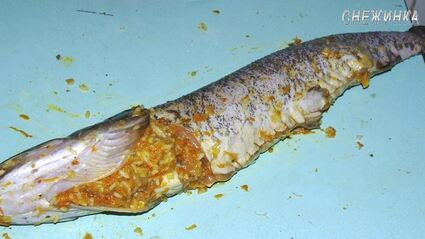 щука фаршированная, запеченная в фольге