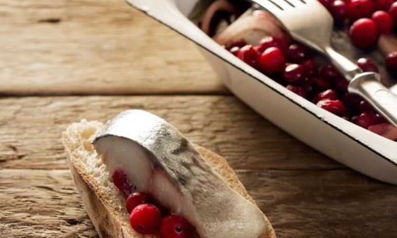 Рецепт сельдь с клюквенным соусом