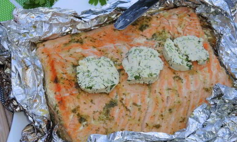 Рецепт семга на углях с зеленым маслом