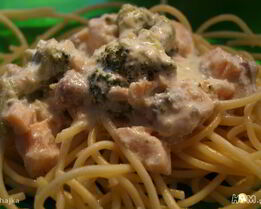 Семга с голубым сыром и брокколи