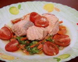 Семга с морковным салатом