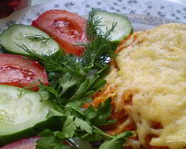 Тилапия с помидорами и сыром