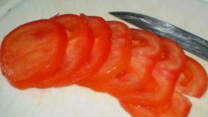 тилапия с помидорами и сыром