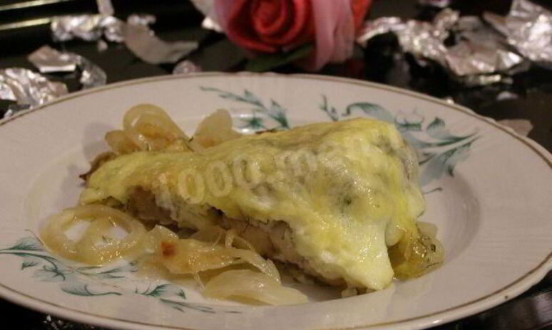 Рецепт толстолобик с луком и сметаной в духовке