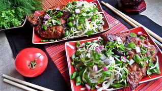 Запеченная скумбрия с японской лапшой