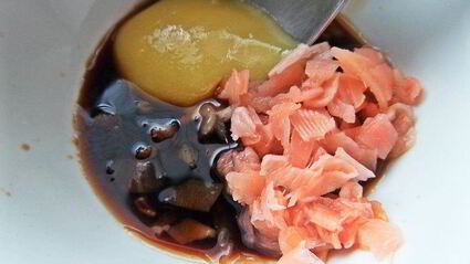 запеченная скумбрия с японской лапшой