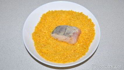 жареная рыба в кукурузных хлопьях