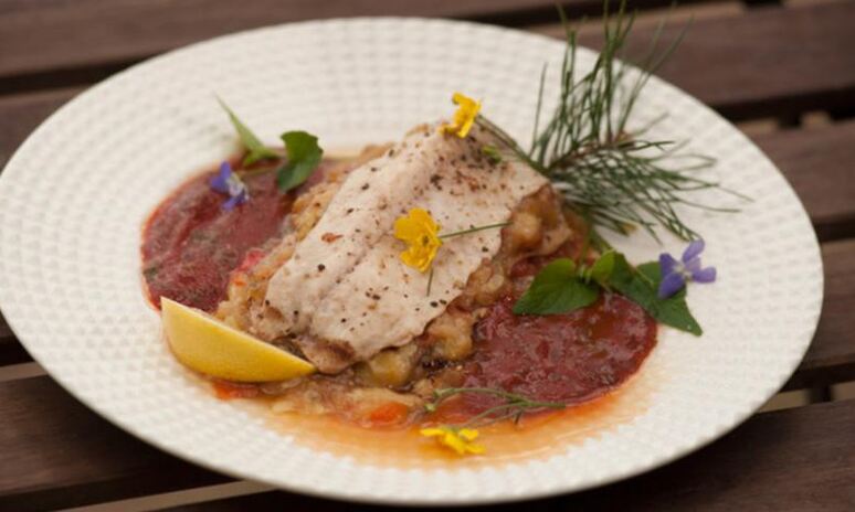 Рецепт жареный карп с кабачковой икрой и сосновыми иголками