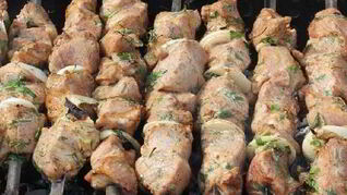 Классический свиной шашлык на маринаде из майонеза