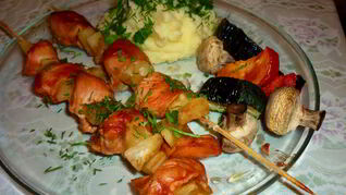 Куриный шашлык по-домашнему с грибами и ананасами