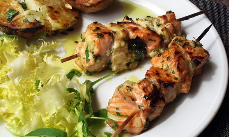 Рецепт разноцветный рыбный шашлык