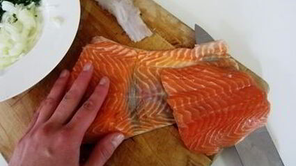 разноцветный рыбный шашлык