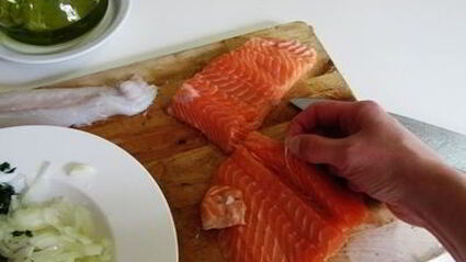 разноцветный рыбный шашлык