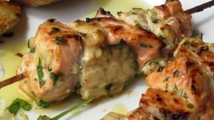 разноцветный рыбный шашлык