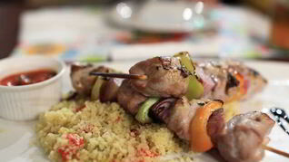 Шашлычки из барашка с кускусом и овощами