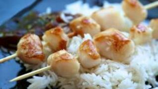 Шашлычки из гребешков с имбирным соусом