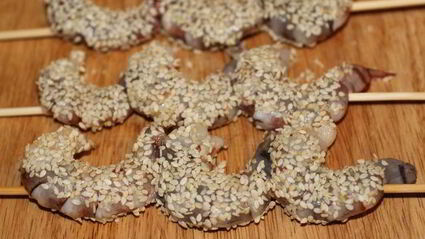 шашлычки из креветок с кунжутом