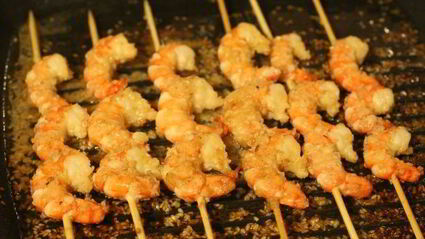 шашлычки из креветок с кунжутом