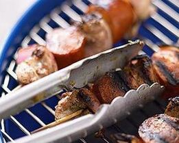 Шашлык из курицы с гороховым салатом