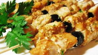 Шашлык из курицы с маслинами в соевом маринаде