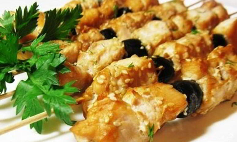 Рецепт шашлык из курицы с маслинами в соевом маринаде