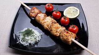 Шашлык из курицы в чесночно-луковом маринаде