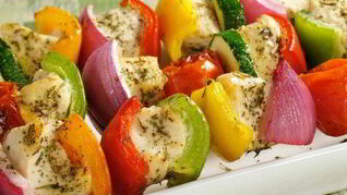 Шашлык из маринованной курицы и цукини