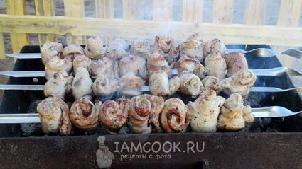 шашлык из свинины в виде рулетиков