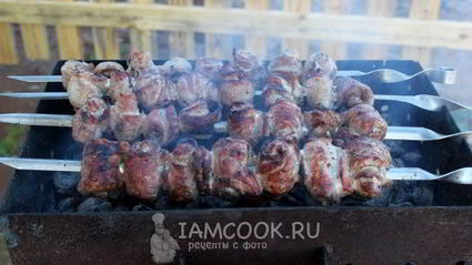 шашлык из свинины в виде рулетиков