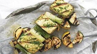 Шашлык из тофу с соусом из чили халапеньо