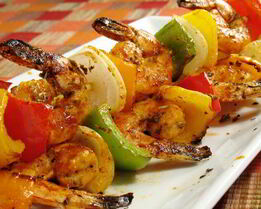 Шашлык с креветками и овощами