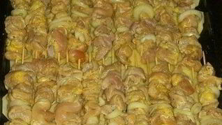 Сочный куриный шашлык с картофелем в духовке