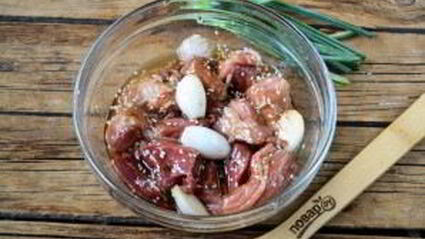 тайский шашлычок на шпажках