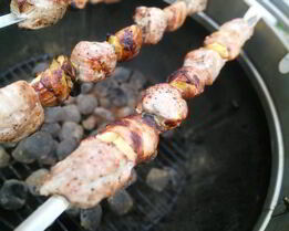 Яблоки в беконе к шашлыку